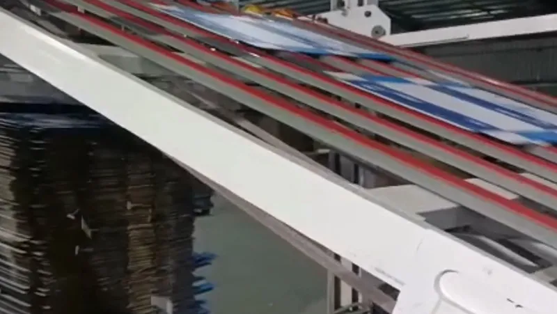 Apiladora, impresora y ranuradora flexográfica automática